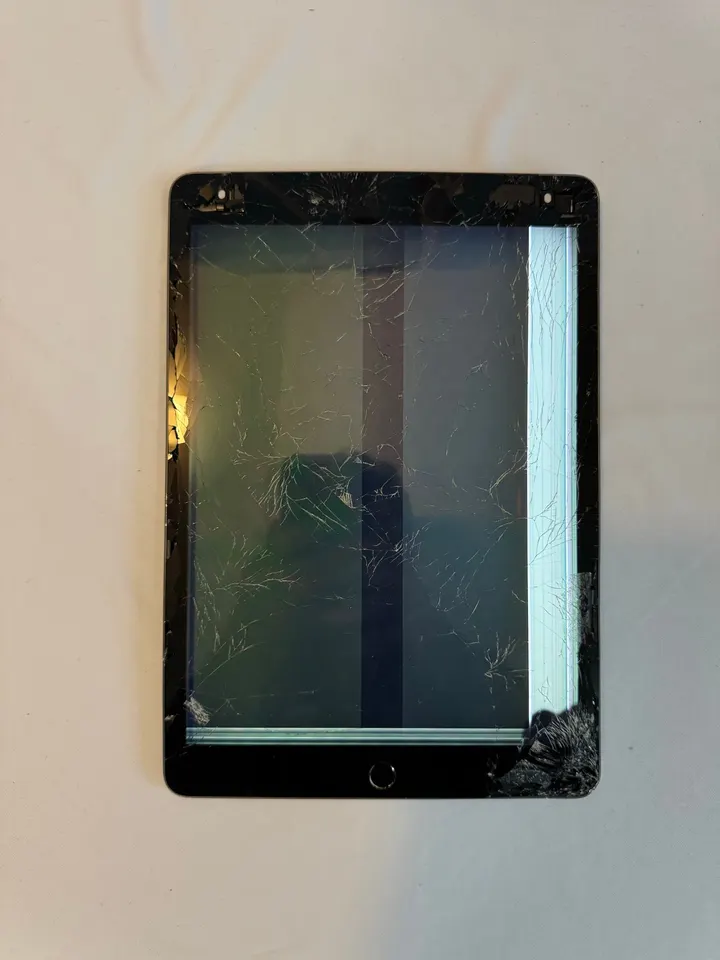 Apple iPad 9. generace 64 GB Cellular – rozbitý displej, na díly